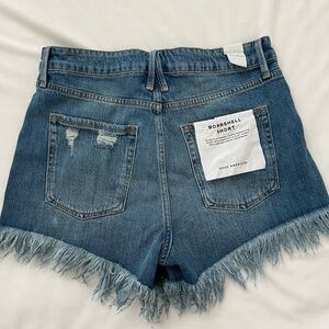 NWT Good American Bombshell Short